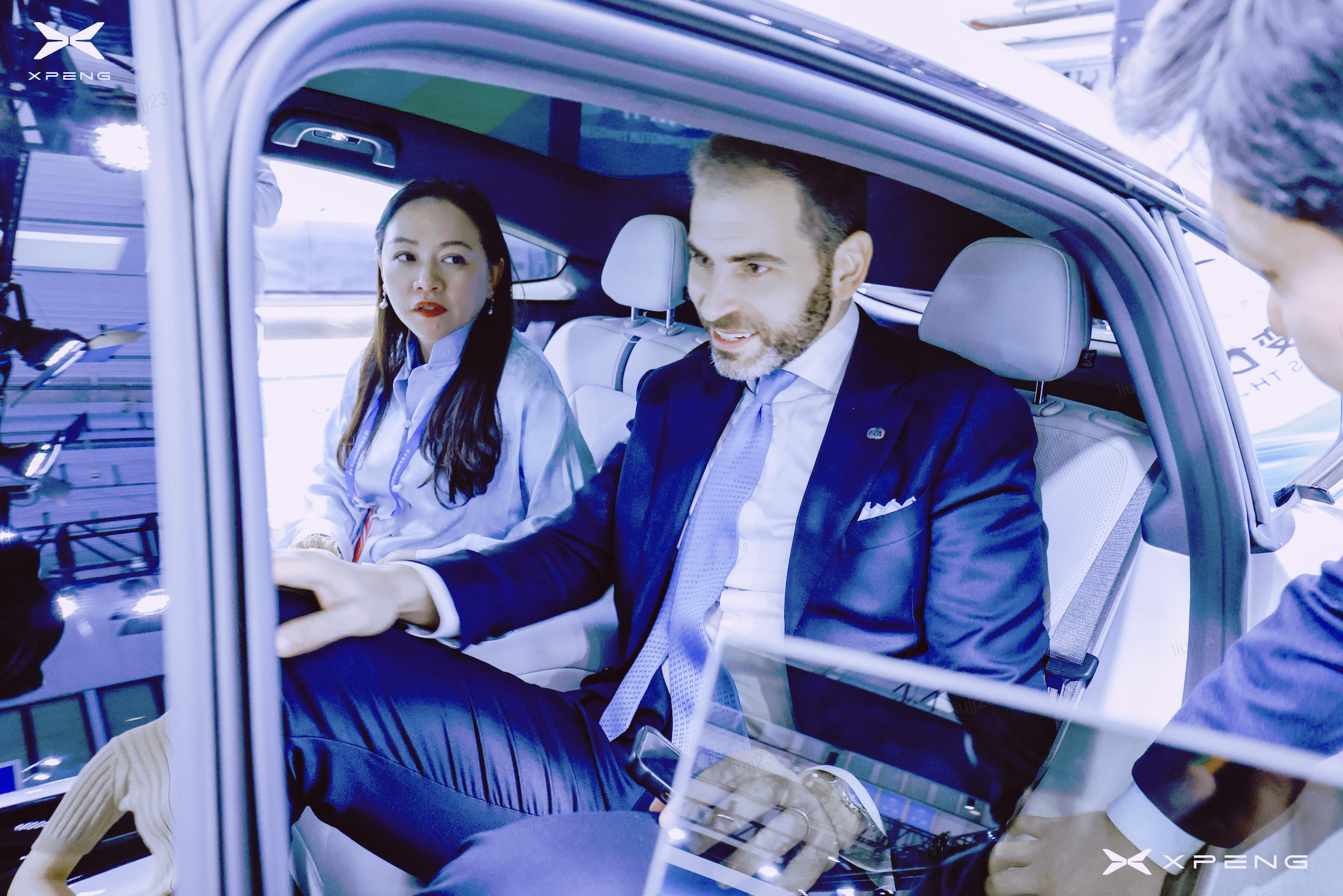 小鹏汽车亮相2025世界智能网联汽车大会，彰显科技创新实力_中国国际新能源和智能网联汽车展览会